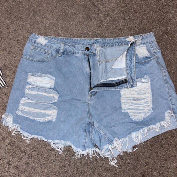 FashionNova, SHEIN & Target shorts & Bermuda Shorts - Picture 4 of 6